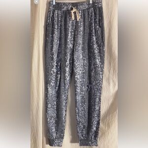 NWT HAYDEN M  distressed ripped knee jeggings